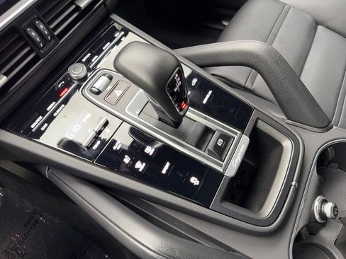Used 2022 Porsche Cayenne image 65