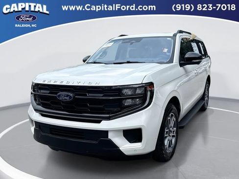 Certified 2025 Ford Expedition Active AWD/4WD image 1