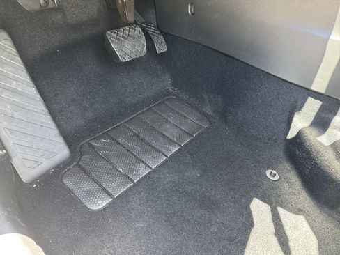 Used 2025 Volkswagen Tiguan SE image 8