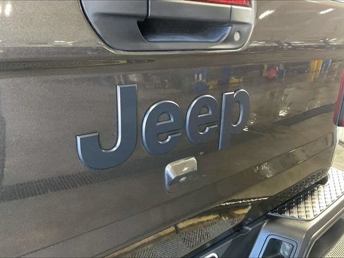 Used 2023 Jeep Gladiator Sport AWD/4WD image 41