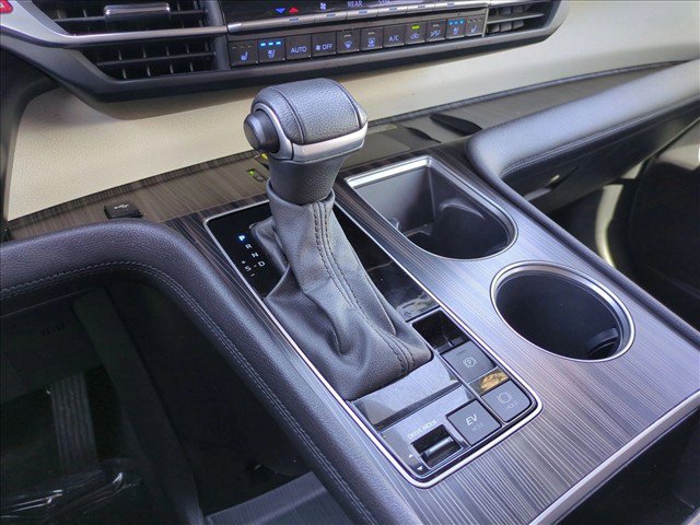 Used 2024 Toyota Sienna Platinum FWD image 12