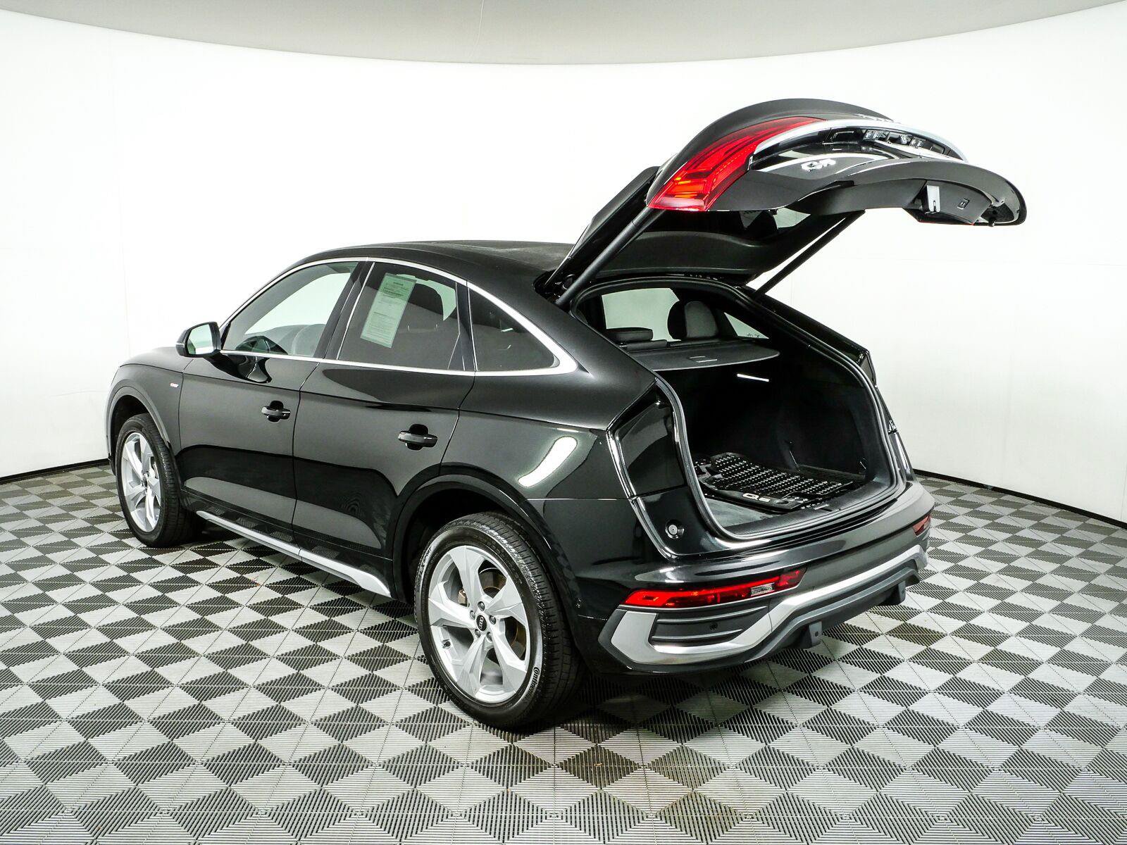 Used 2023 Audi Q5 2.0T Prestige w/ Prestige Package AWD/4WD image 35