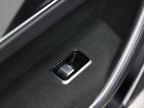 Used 2021 Jaguar F-PACE SVR image 46