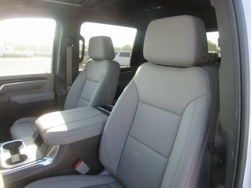 New 2026 GMC Sierra 2500 SLT w/ SLT Premium Package image 14