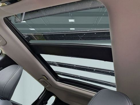 Used 2025 Mitsubishi Outlander SE image 15