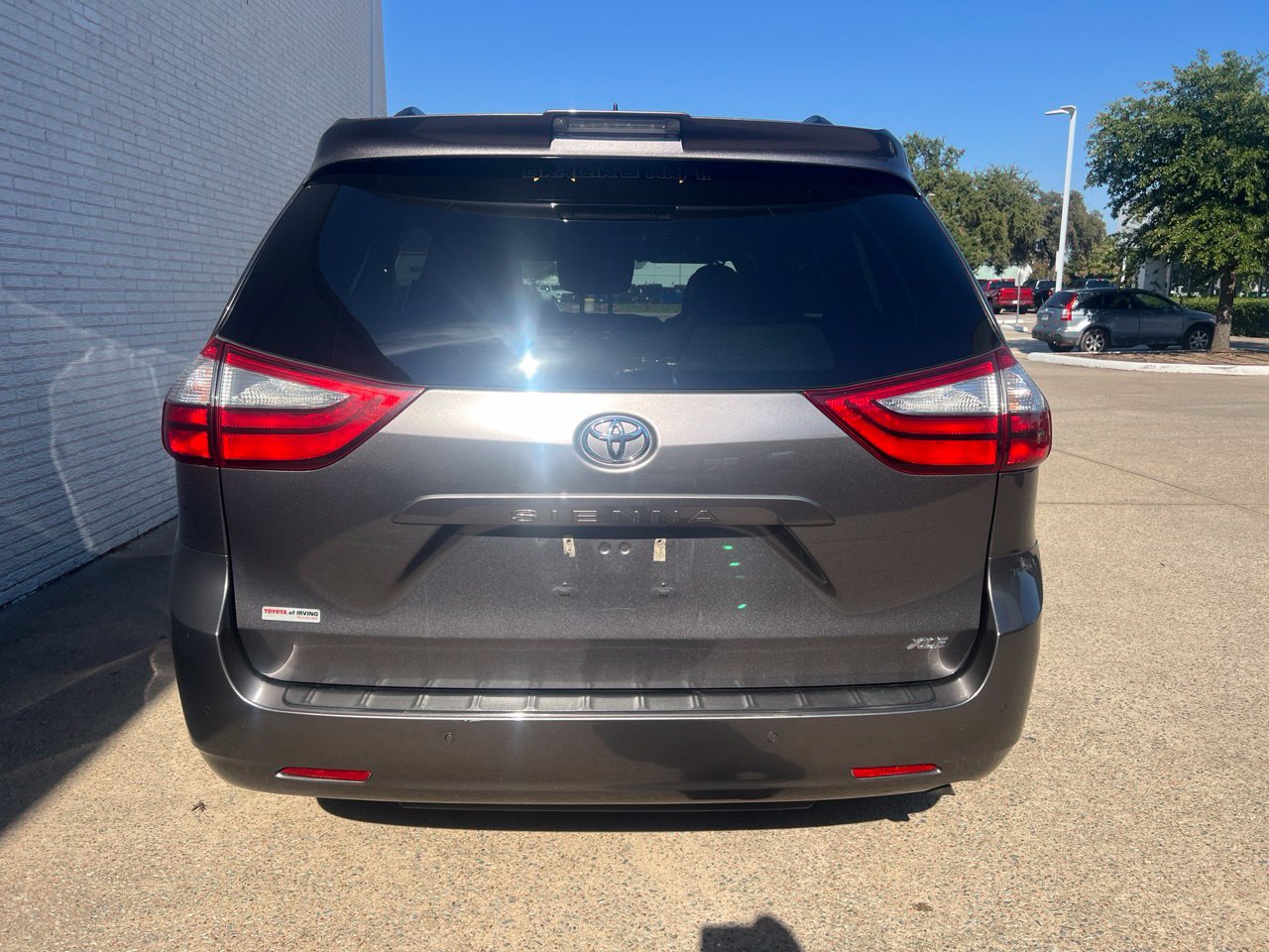 Used 2018 Toyota Sienna XLE w/ XLE Navigation Package FWD image 4