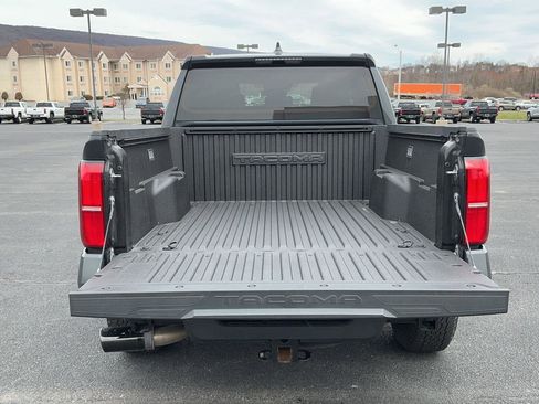 Used 2024 Toyota Tacoma TRD Off-Road image 9