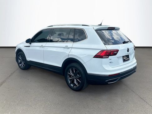 Used 2022 Volkswagen Tiguan SE w/ Panoramic Sunroof Package FWD image 5
