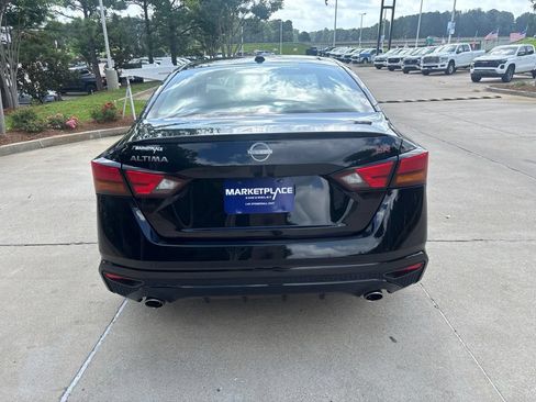 Used 2024 Nissan Altima 2.5 SR FWD image 10