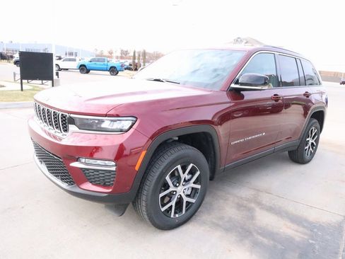 New 2025 Jeep Grand Cherokee Limited w/ Luxury Tech Group II image 9