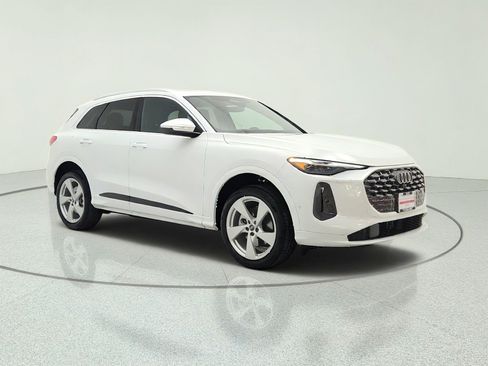 Used 2025 Audi Q5 Premium Plus w/ Premium Plus AWD/4WD image 3