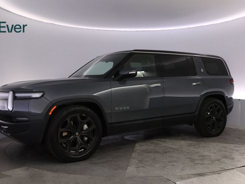 Used 2025 Rivian R1S Adventure Dual AWD/4WD image 18