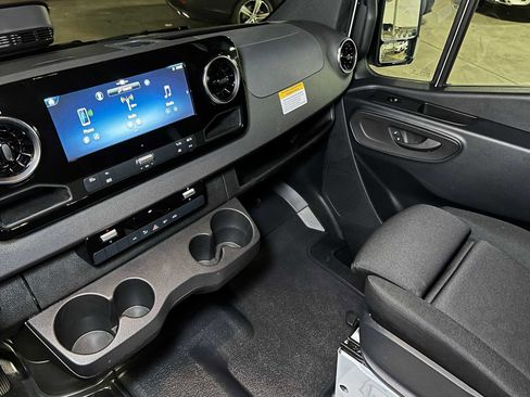 Used 2025 Mercedes-Benz Sprinter 2500 image 36