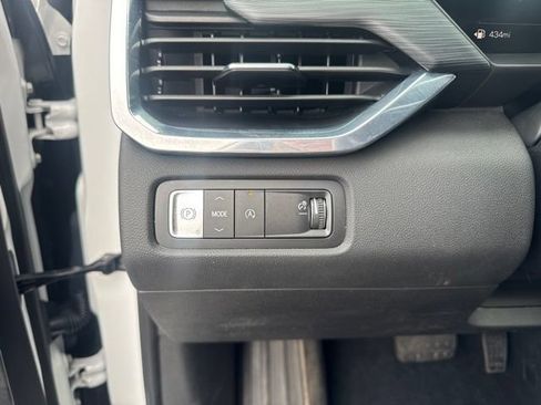 Used 2026 GMC Acadia Elevation w/ Elevation Premium Package FWD image 16