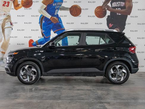 Used 2025 Hyundai Venue SEL image 17