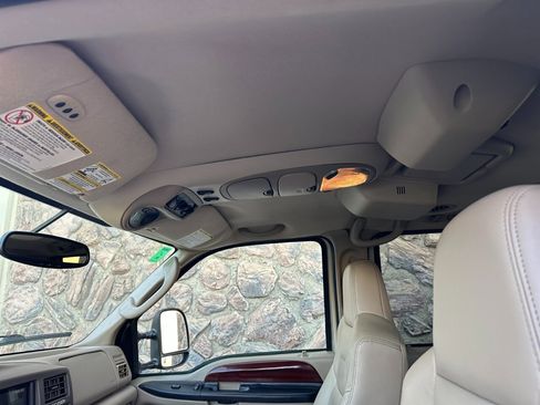 Used 2005 Ford Excursion Limited image 18