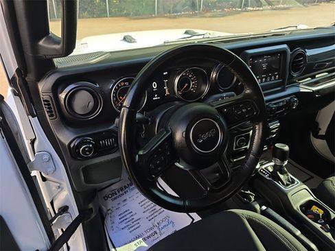 Used 2022 Jeep Gladiator Sport image 20