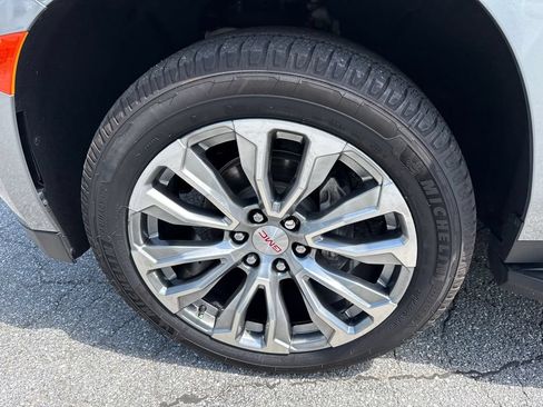 Used 2024 GMC Yukon XL Denali AWD/4WD image 11