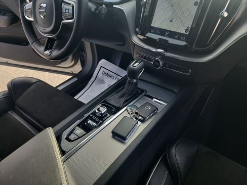 Used 2018 Volvo XC60 T5 R-Design w/ Convenience Package AWD/4WD image 26