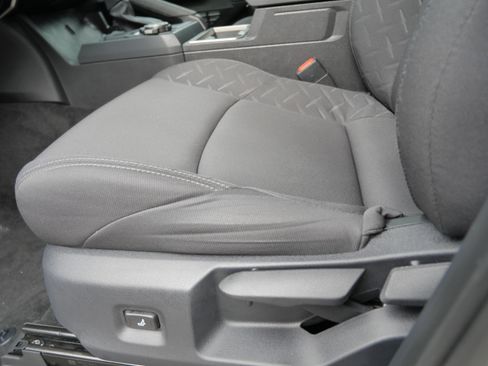 Certified 2025 Toyota Tacoma SR5 AWD/4WD image 21