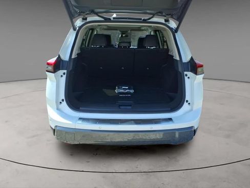 Certified 2025 Nissan Rogue SL w/ Tech Package FWD image 9