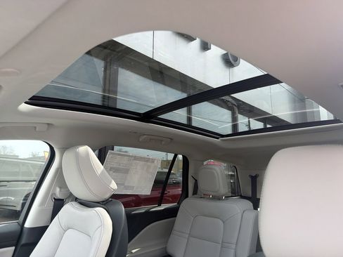 New 2026 Lincoln Aviator AWD image 11