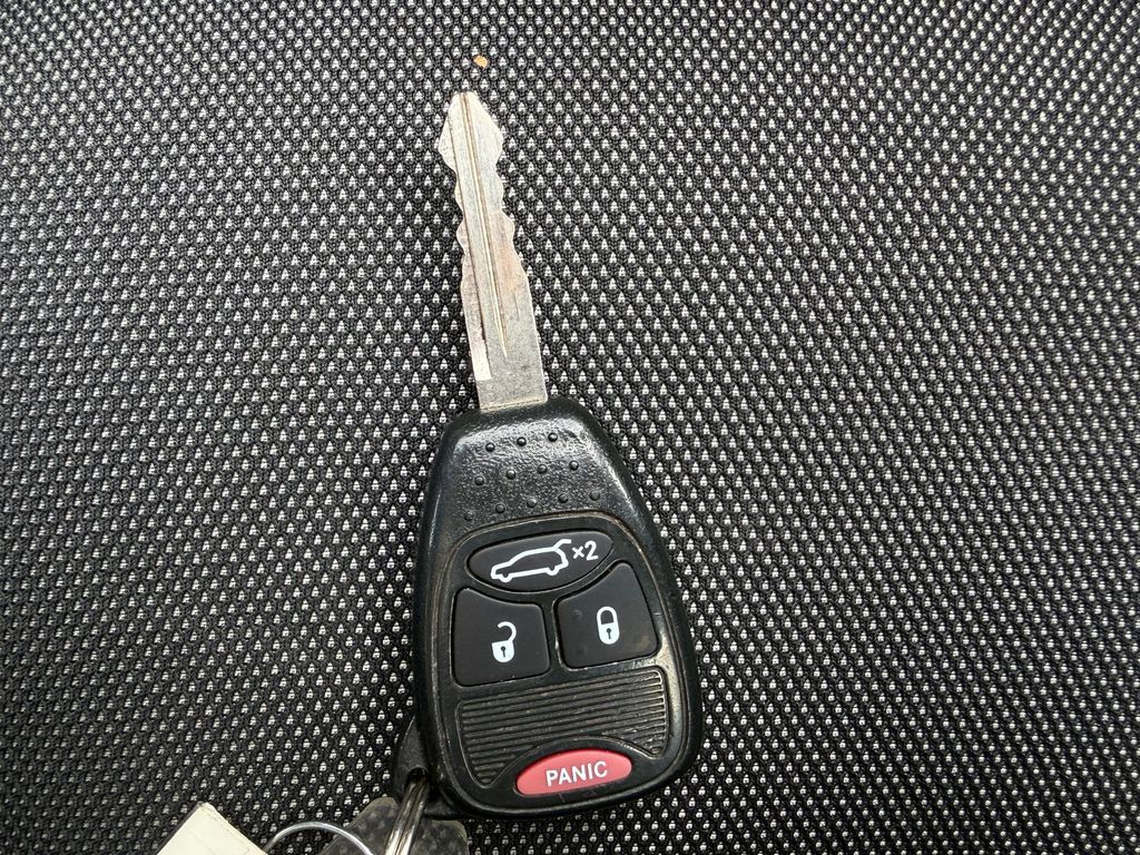 Used 2012 Dodge Avenger SXT FWD image 31