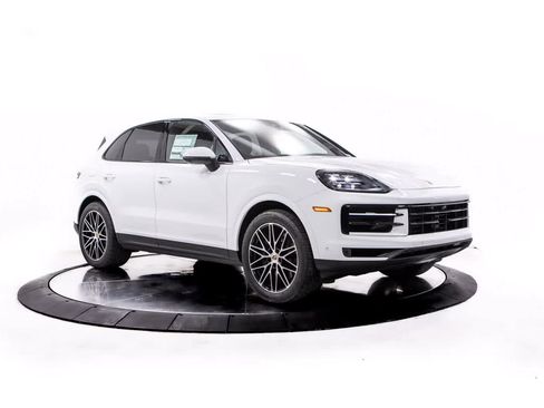 Certified 2026 Porsche Cayenne AWD/4WD image 9