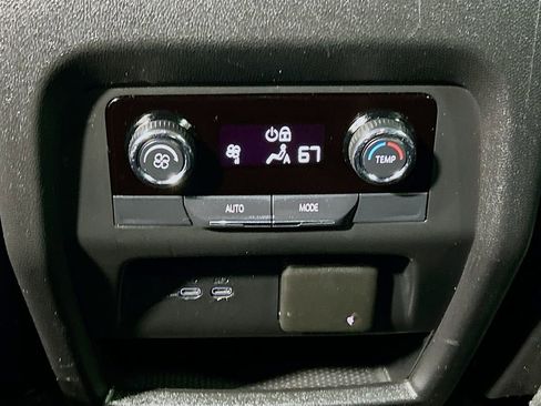 Used 2025 Chevrolet Traverse LT w/ Driver Confidence Package FWD image 22