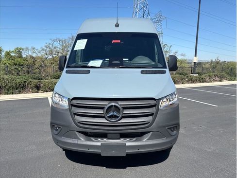 Used 2025 Mercedes-Benz Sprinter 2500 image 4