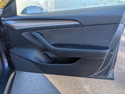 Used 2022 Tesla Model 3 Standard Range image 34