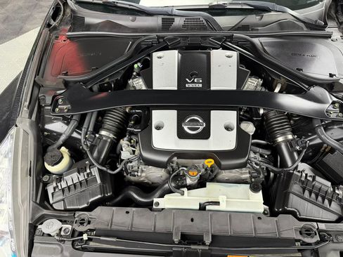 Used 2009 Nissan 370Z Touring RWD image 5