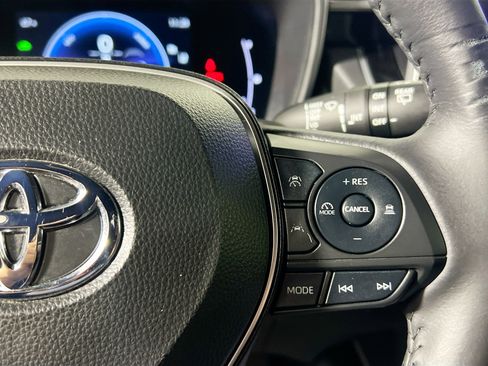 Used 2024 Toyota Corolla Cross XSE w/ Convenience Package image 19