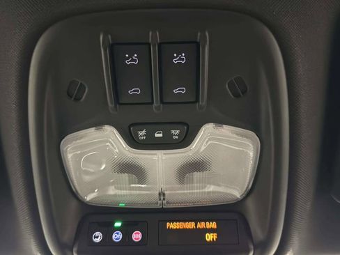 Used 2024 Chevrolet Colorado Z71 w/ Z71 Convenience Package 2 AWD/4WD image 33