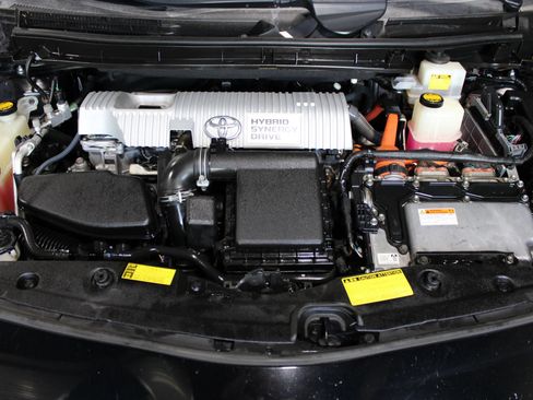 Used 2010 Toyota Prius Two FWD image 32