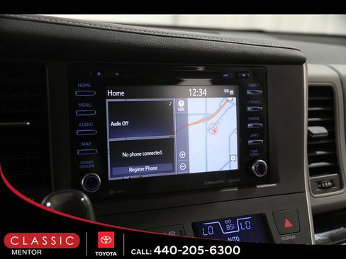 Used 2018 Toyota Sienna XLE Premium AWD/4WD image 10