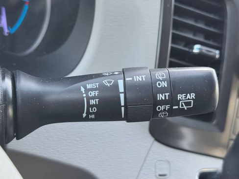 Used 2012 Toyota Sienna XLE image 20