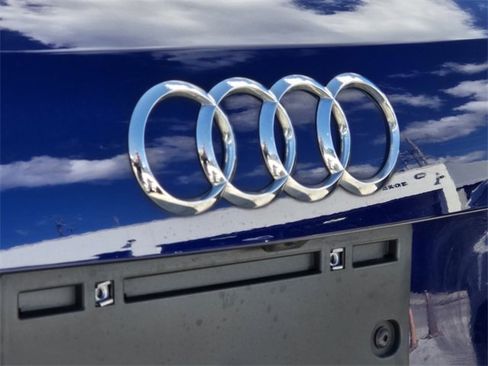 Used 2024 Audi Q3 2.0T Premium w/ Convenience Package image 10