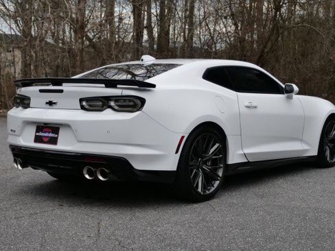 Used 2021 Chevrolet Camaro ZL1 image 9