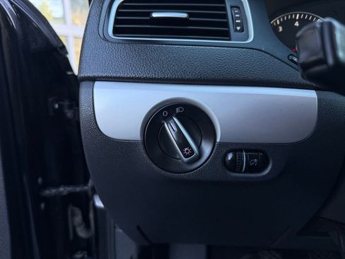 Used 2014 Volkswagen Jetta SE FWD image 26