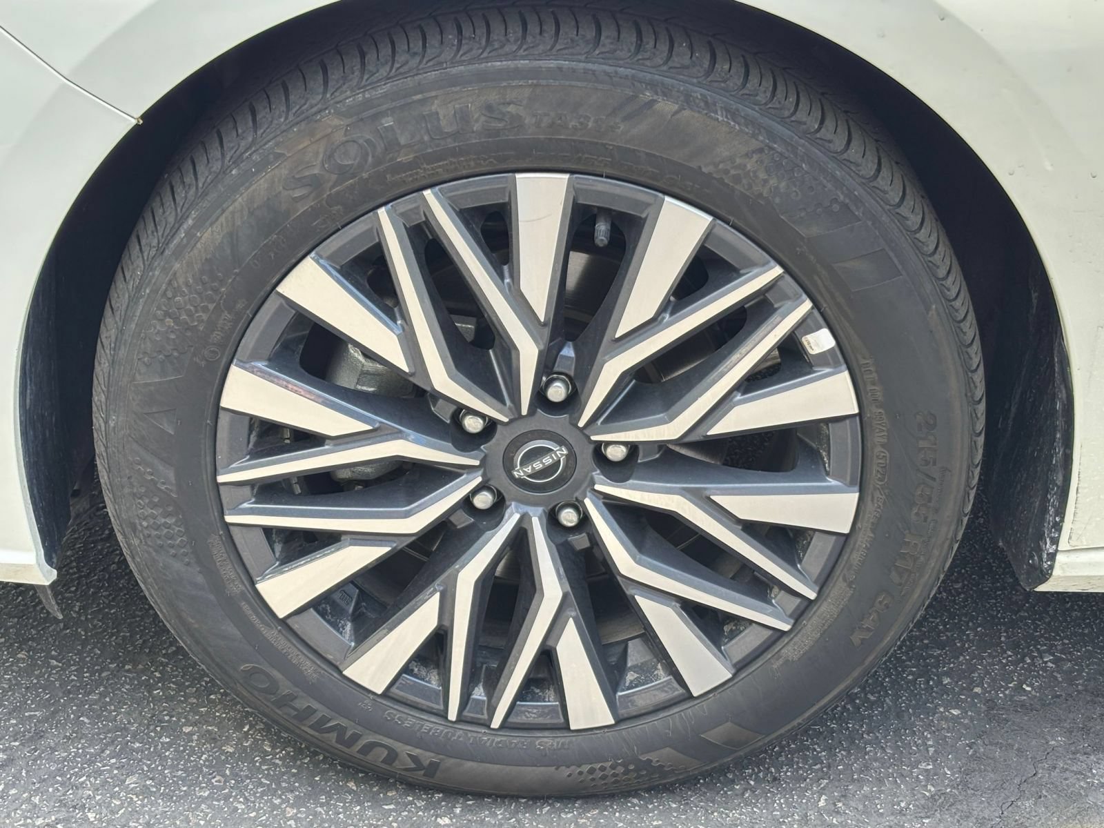 Used 2025 Nissan Altima 2.5 SV FWD image 30