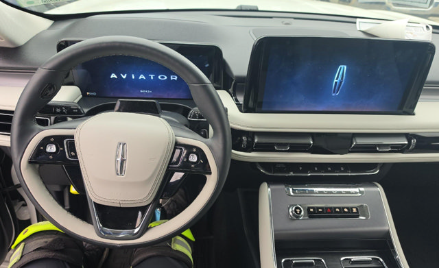 Used 2026 Lincoln Aviator AWD image 8