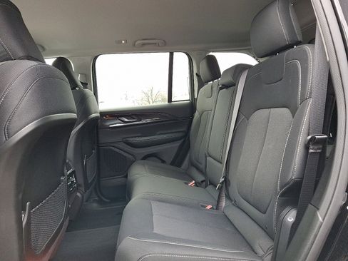 Certified 2023 Jeep Grand Cherokee Laredo w/ Luxury Tech Group I image 10