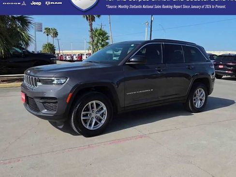 Used 2025 Jeep Grand Cherokee Laredo X RWD image 4