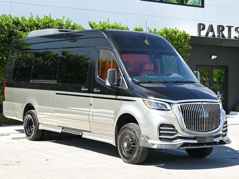 Used 2023 Mercedes-Benz Sprinter 3500 image 3