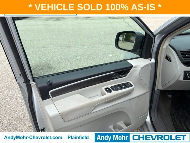 Used 2010 Volkswagen Routan SE FWD image 13