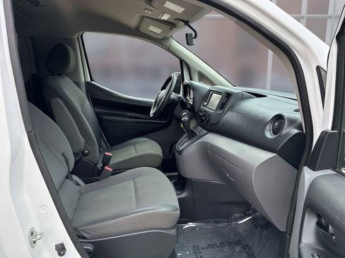 Used 2020 Nissan NV200 SV image 9