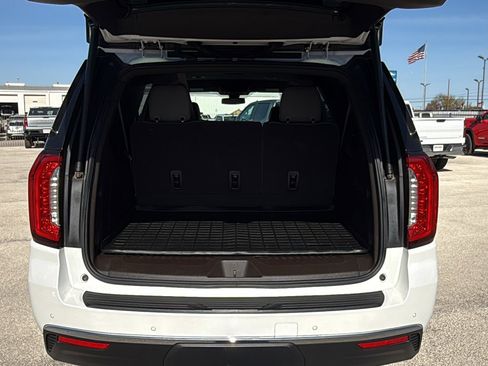 Used 2022 GMC Yukon XL SLT w/ SLT Luxury Package image 26