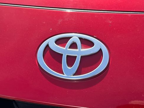 Used 2025 Toyota Camry XLE image 13