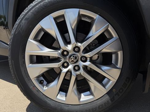 Used 2022 Toyota RAV4 XLE Premium FWD image 11